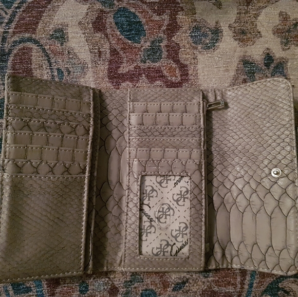 Handbag and wallet - Picture 13 of 15